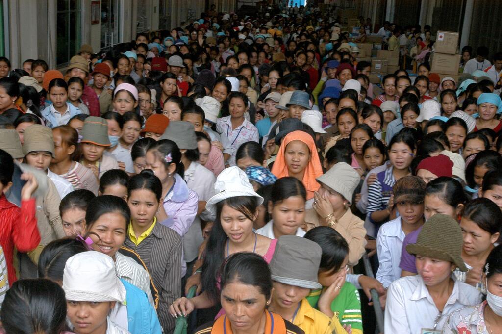 Cambodian garment workers protest outside their factory. (file photo)